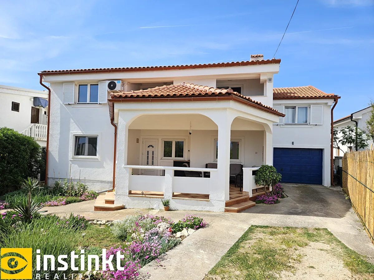 Prodej vily 300 m², pozemek 690 m²